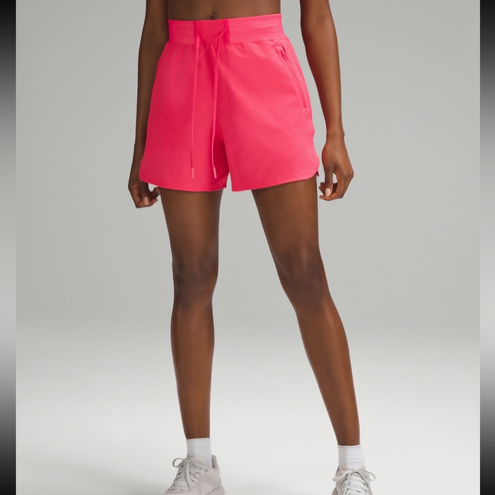 NWT lululemon License to Train High-Rise Short 4", Size 4